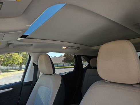 Used 2022 Ford Escape SE w/ Cold Weather Package image 19