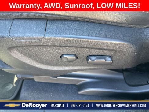 Used 2020 Chevrolet Trax LT w/ Sun & Sound Package AWD/4WD image 18