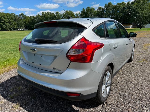Used 2014 Ford Focus SE w/ SE Winter Package FWD image 4