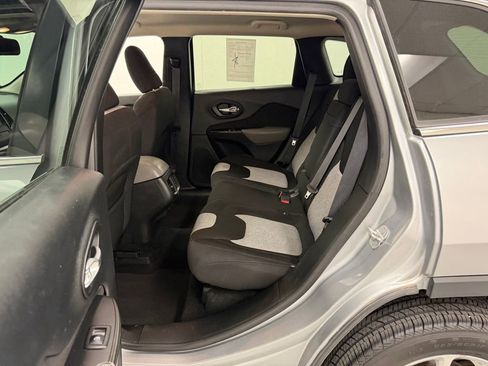 Used 2014 Jeep Cherokee Latitude FWD image 16