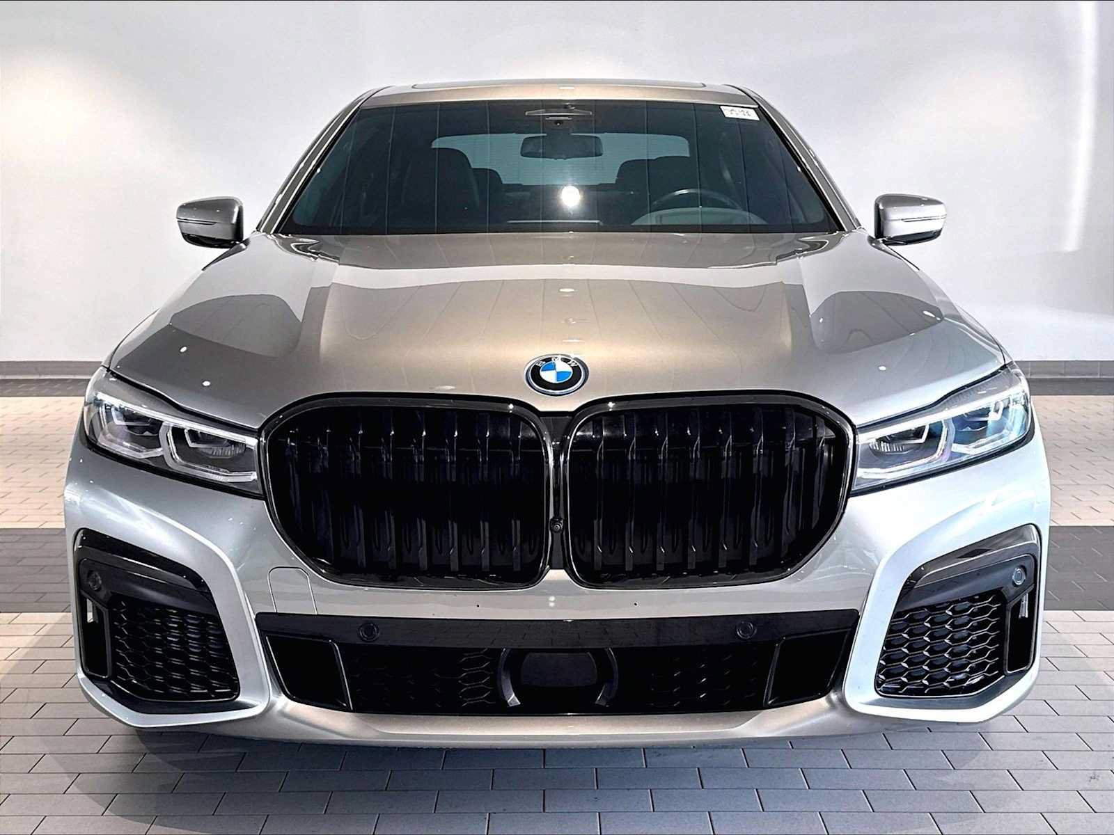 Used 2022 BMW 745e xDrive w/ M Sport Package AWD/4WD image 13