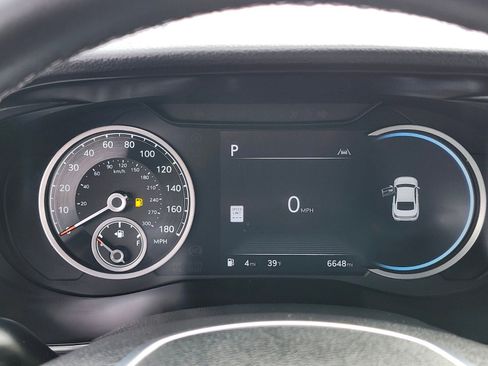 Used 2025 Genesis G70 2.5T image 30