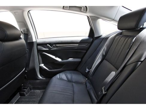 Used 2018 Honda Accord Touring image 14