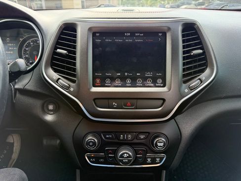 Used 2020 Jeep Cherokee Trailhawk w/ Comfort/Convenience Group AWD/4WD image 15