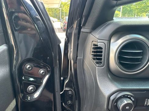 Used 2023 Jeep Wrangler Unlimited Sport AWD/4WD image 44