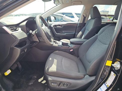 Used 2021 Toyota RAV4 XLE AWD/4WD image 4