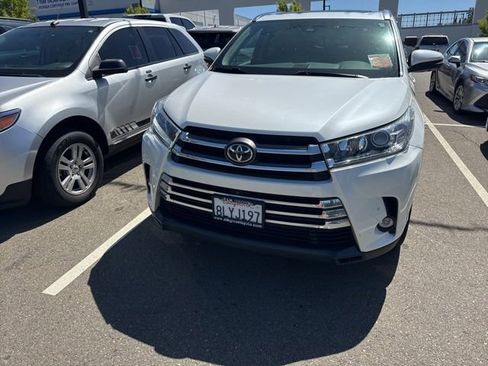 Used 2019 Toyota Highlander Limited Platinum AWD/4WD image 1