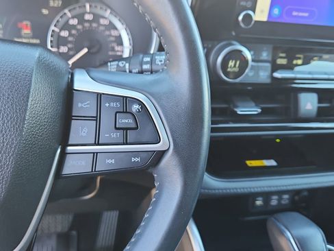 Used 2023 Toyota Highlander L image 22