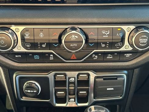 Used 2024 Jeep Wrangler Unlimited w/ Convenience Group AWD/4WD image 31