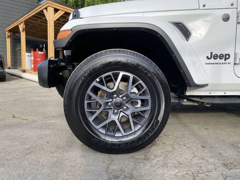 Used 2025 Jeep Wrangler Sahara AWD/4WD image 11