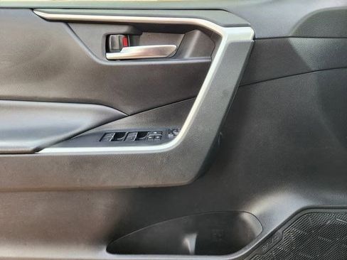 Used 2022 Toyota RAV4 XLE w/ Convenience Package image 22