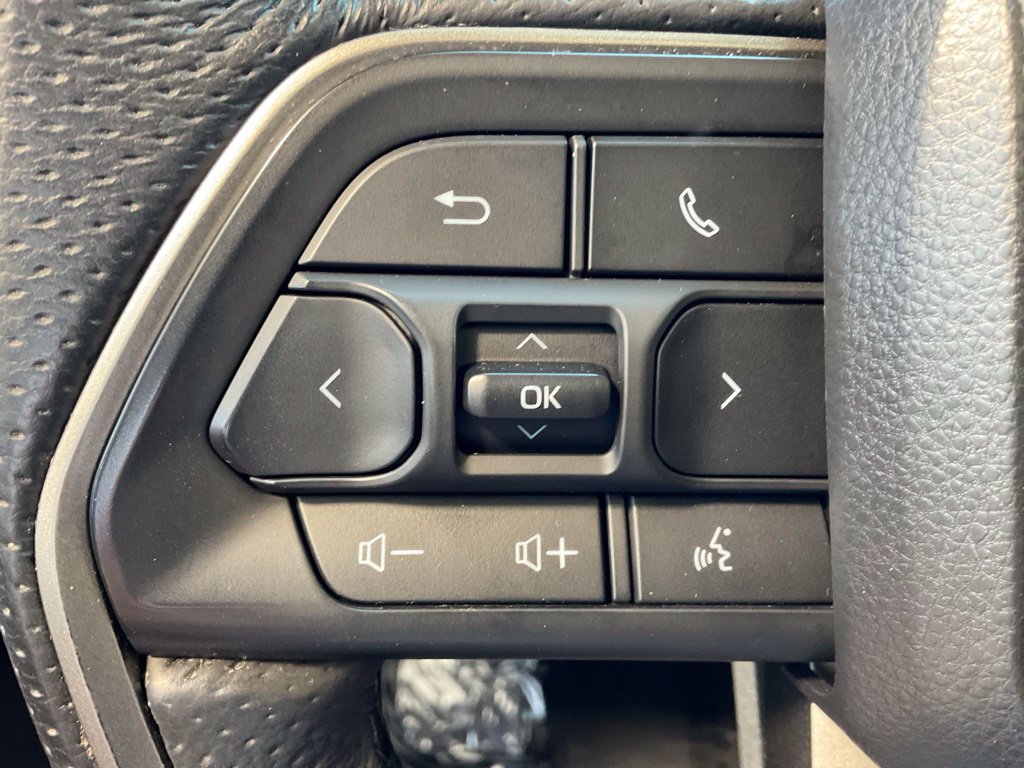 Used 2025 Toyota Tundra Limited AWD/4WD image 12
