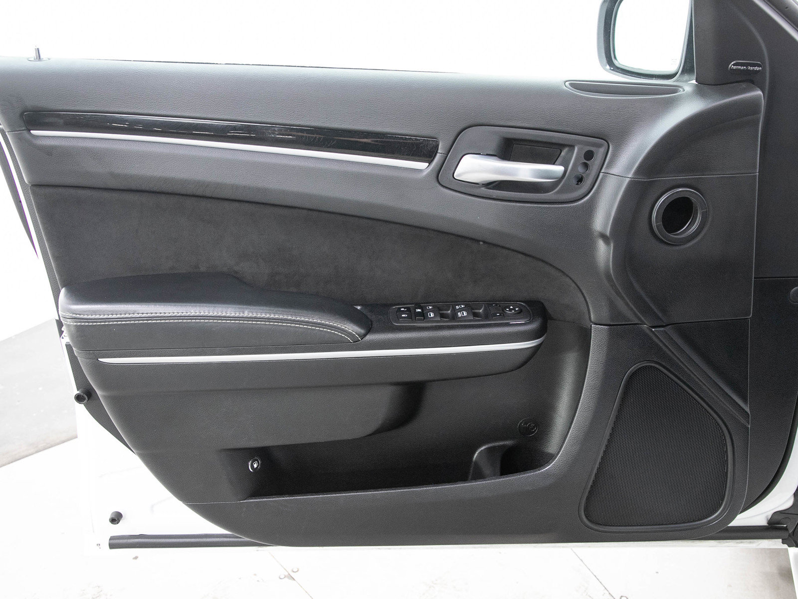 Used 2023 Chrysler 300 C RWD image 20