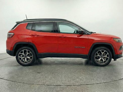 Used 2025 Jeep Compass Limited AWD/4WD image 11