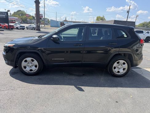 Used 2016 Jeep Cherokee Sport FWD image 3
