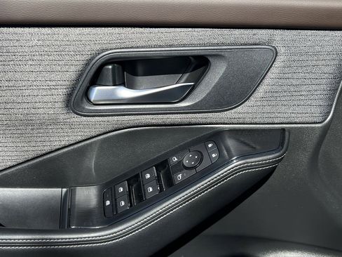 Certified 2023 Nissan Rogue SV image 22