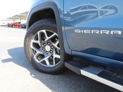 Used 2024 GMC Sierra 1500 SLT AWD/4WD image 11