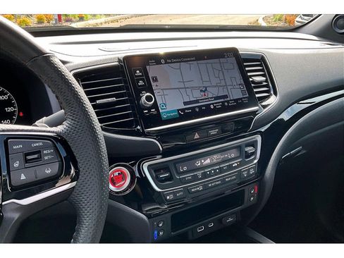 Used 2025 Honda Ridgeline Black Edition image 6
