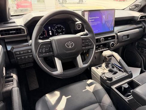 Used 2025 Toyota 4Runner Limited w/ Tow Technology Package AWD/4WD image 11