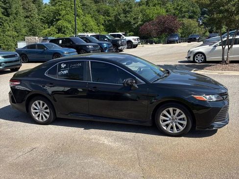 Used 2018 Toyota Camry LE FWD image 7