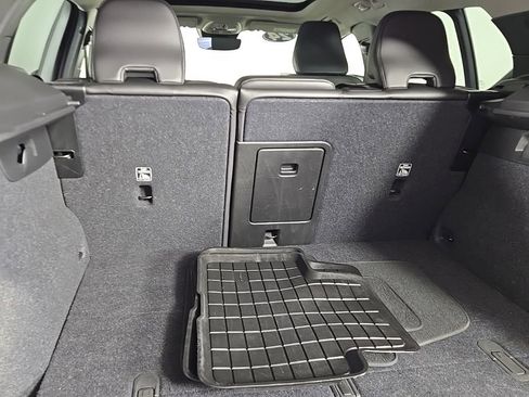 Used 2024 Volvo XC40 B5 Ultimate w/ Climate Package image 12