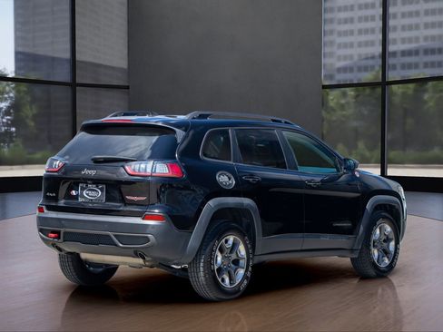 Used 2019 Jeep Cherokee Trailhawk image 12