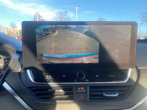 Used 2023 Nissan Altima 2.5 SV w/ SV Premium Package image 23