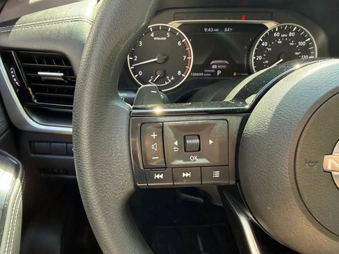 Used 2022 Nissan Rogue SV FWD image 22