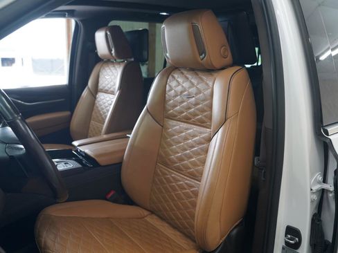 Used 2021 Cadillac Escalade Premium Luxury AWD/4WD image 27