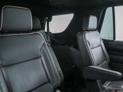 Used 2022 GMC Yukon SLT w/ SLT Premium Package RWD image 32