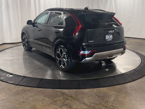 Certified 2025 Kia Niro SX Touring image 11