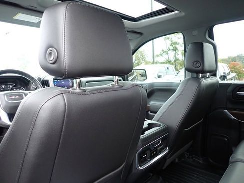 Used 2019 GMC Sierra 1500 SLT w/ SLT Convenience Package image 18