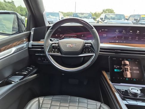 Used 2025 Cadillac Escalade ESV Sport Platinum w/ LPO, ONYX Package AWD/4WD image 34
