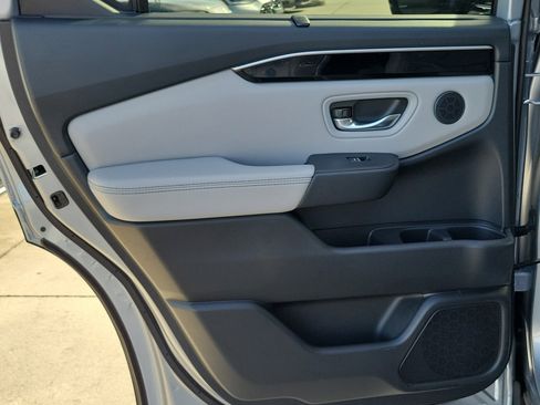 Used 2023 Honda Pilot Touring image 16