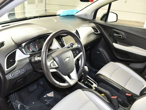 Used 2019 Chevrolet Trax Premier AWD/4WD image 2