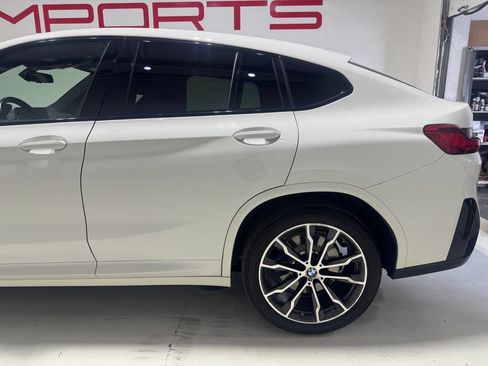 Used 2022 BMW X4 xDrive30i AWD/4WD image 4