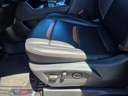 Used 2025 GMC Sierra 1500 AT4 w/ AT4 Premium Package AWD/4WD image 17