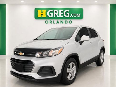 Used 2022 Chevrolet Trax LS w/ Tint and Cruise Package FWD image 4