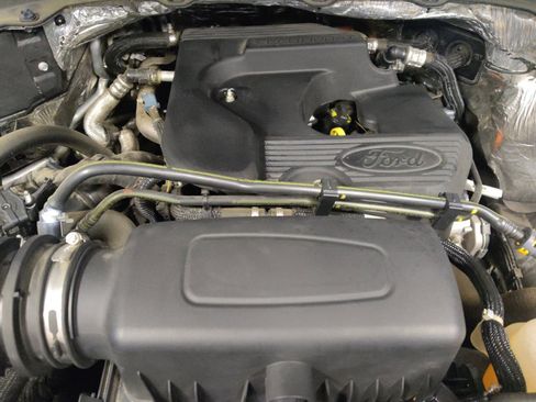 Used 2020 Ford Explorer XLT w/ Equipment Group 202A RWD image 30