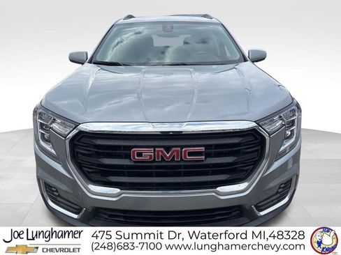Used 2023 GMC Terrain SLE w/ Driver Convenience Package image 9