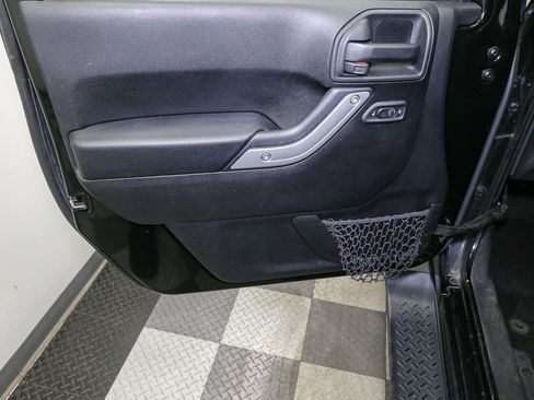 Used 2016 Jeep Wrangler Unlimited Sahara w/ Dual Top Group AWD/4WD image 35