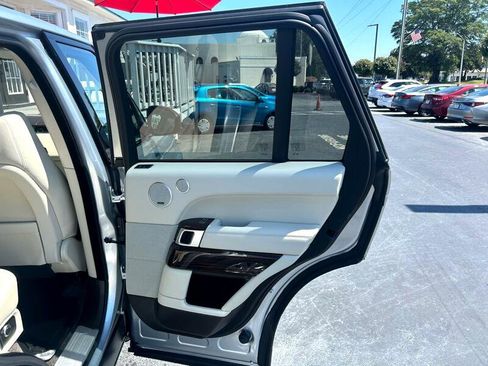 Used 2016 Land Rover Range Rover HSE image 26