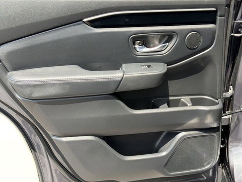 Used 2025 Honda Pilot EX-L image 31