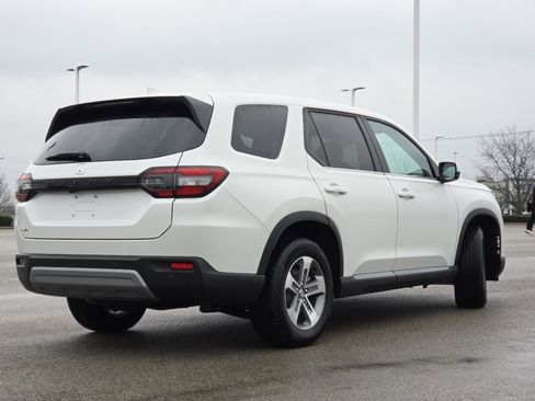 Used 2025 Honda Pilot EX-L image 17