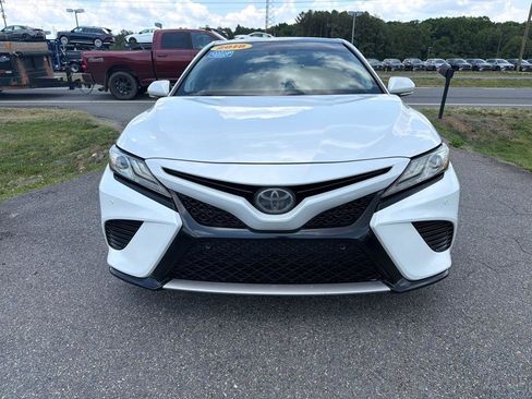 Used 2018 Toyota Camry XSE FWD image 3