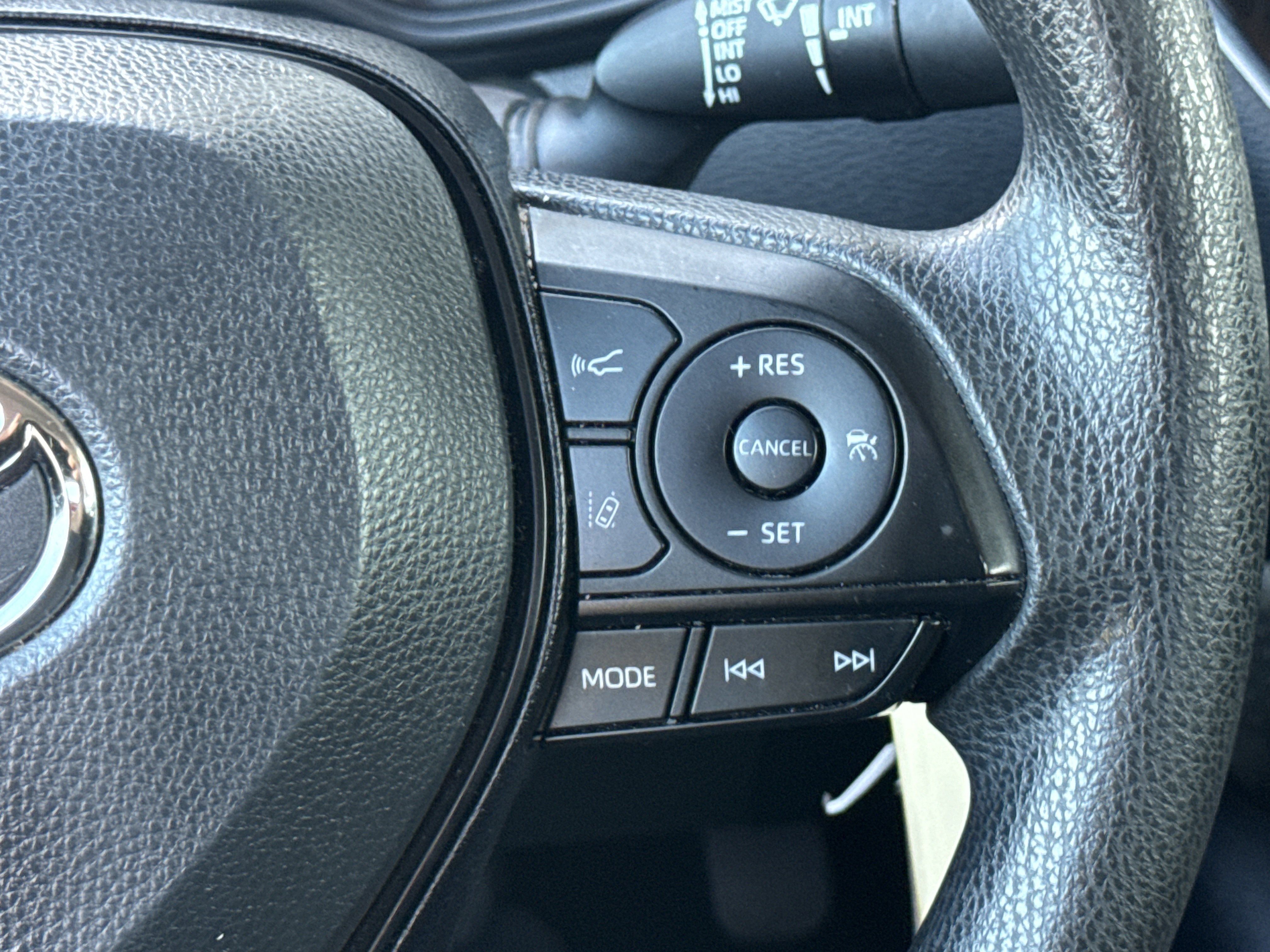 Used 2022 Toyota Corolla LE FWD image 30