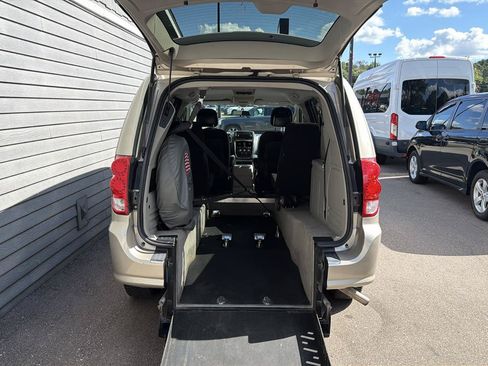 Used 2015 Dodge Grand Caravan SXT FWD image 2