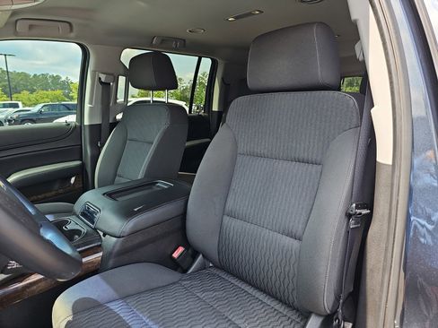 Used 2019 Chevrolet Suburban LS RWD image 17