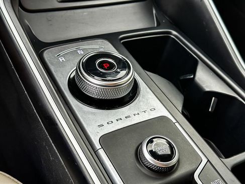 Used 2021 Kia Sorento S image 24