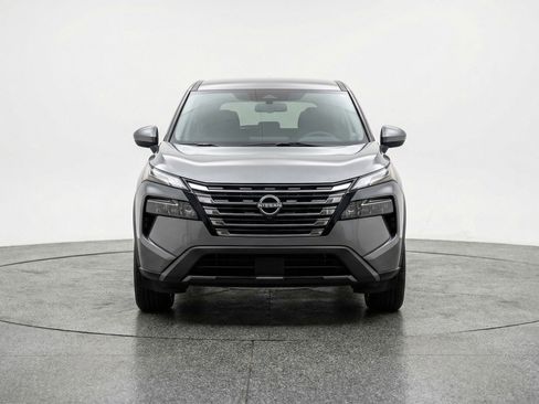 Used 2025 Nissan Rogue SV image 2